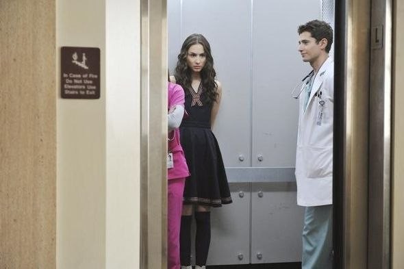 Spencer et Wren dans l'ascenseur