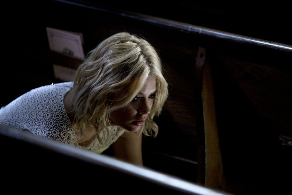Hanna se cache dans l'église